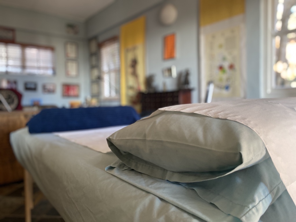 Dr Thomas Jahn treatment bed